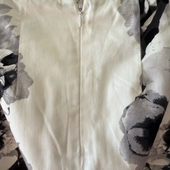 Le Chateau Black and White Floral Pencil Skirt - Picture 3 of 5